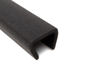 Perfil Espuma Gris en forma de U15 30 de polietileno, fabricado con un 80% de material reciclado. Para protección de bordes.